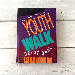 NIV Youth Walk Devotional Bible Hardback Teen Older Kids NEW copy